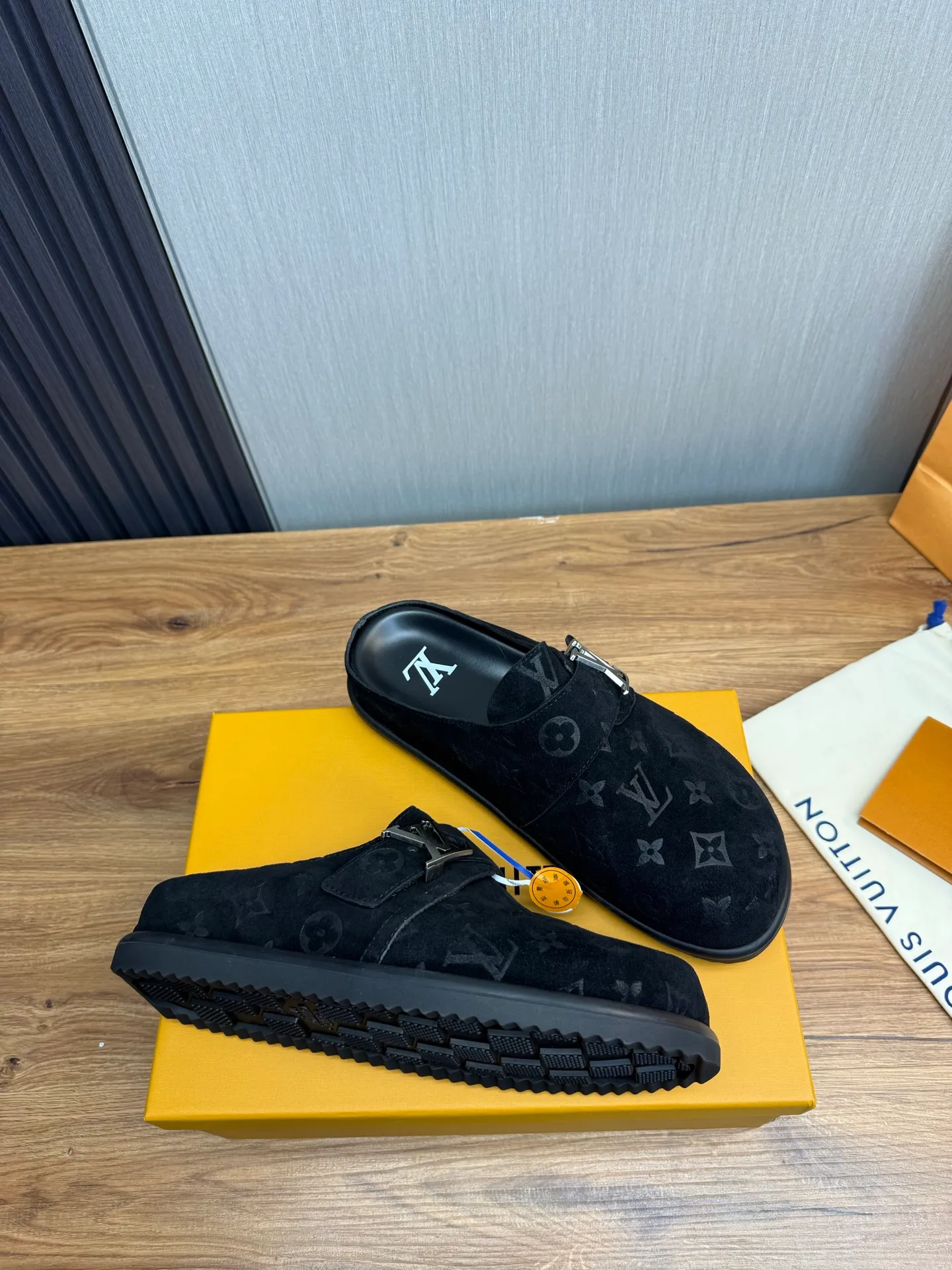 Men's shoes 💰520💰 Lv. hot selling men's slippers 🔥 🩴Official website one to one production 38-45 sizes 45 46 🉑️Customized!